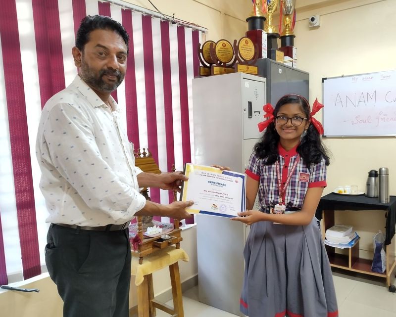 Nia Muralidharan, VIII A